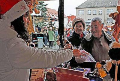 Foto zu Meldung: Gl&uuml;hweinduft &uuml;ber dem Calauer H&uuml;ttendorf
