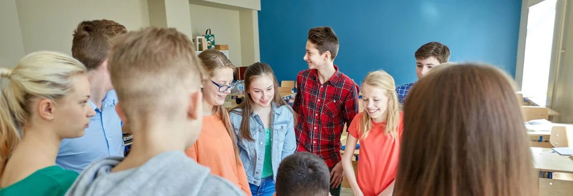 Gruppe Jugendliche in Schule