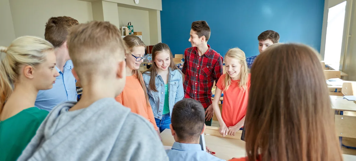 Gruppe Jugendliche in Schule