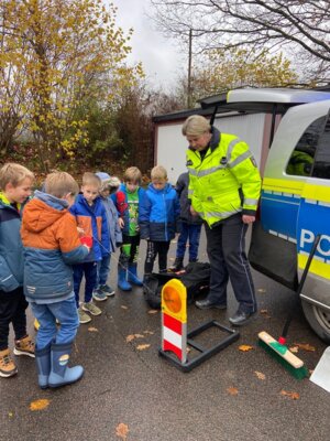 Foto zur Meldung: Besuch der Polizistin