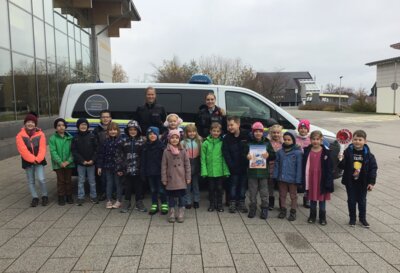Meldung: Bundespolizistinnen Lesen Erstklässlern vor