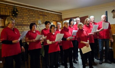 Kleiner Chor bei Rentner-Weihnachtsfeier in Kloster Zinna