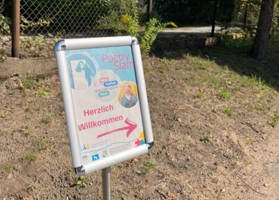 Foto zur Meldung: Poetry Slam im Mehrgenerationenhaus Bernsdorf: Inklusion trifft Poesie und Lyrik