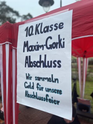 Abschlussklasse auf dem Weihnachtsmarkt in Bad Saarow (Bild vergrößern)