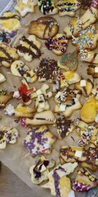 Plätzchenbacken in der Schulküche
