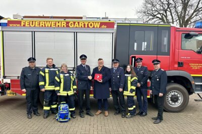 Meldung: Defibrillator für die Feuerwehr Gartow gespendet