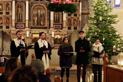 Gottesdienst am heiligen Abend (Bild vergr&ouml;&szlig;ern)