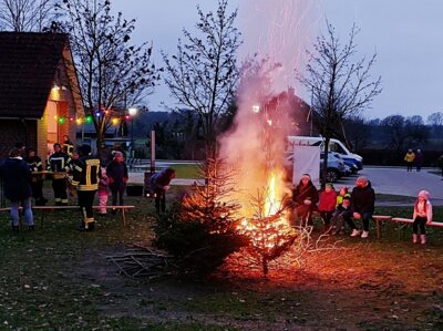 Foto zur Meldung: Am Samstag soll es knistern und prasseln: Tannenbäume werden verbrannt