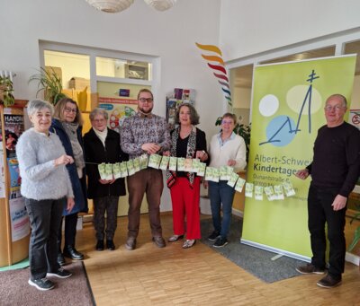 Spende vom Naturheilverein Memmingen an die Albert-Schweitzer-Kindertagesstätte (Foto: Christiane Wilhelm) (Bild vergrößern)