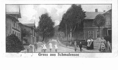 Postkartenausschnitt Dorfstraßenszene