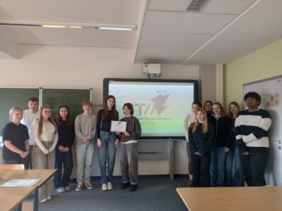 1. Platz im Wettbewerb des Institut Français für unsere 11. Klasse (Bild vergrößern)