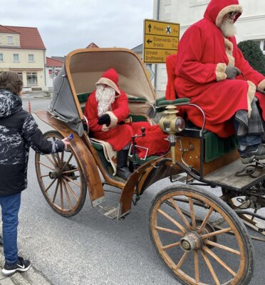 Herzliches Dankeschön an die Weihnachtsmänner (Bild vergrößern)