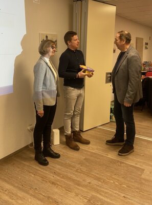 Amtsausschussvorsitzende König, Amtsdirektor Schumacher und Hr. Lemke beim Abschied