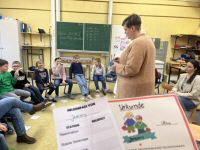 Foto zur Meldung: Erste-Hilfe-Kurs für die Klassen 2a & b