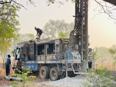 Meldung: Tiefenbohrung beim Jugendzentrum in Damongo erfolgreich