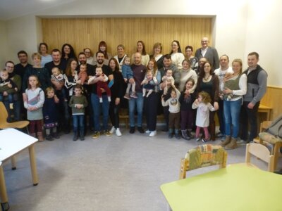 Foto zur Meldung: Neugeborenenempfang des Marktes Schwarzhofen – Gemeinde begrüßt die neuen Erdenbürger