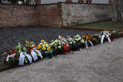 Foto zur Meldung: AG Schule ohne Rassismus besuchte Gedenkveranstaltung am Internationalen Tag des Gedenkens an die Opfer des Holocaust