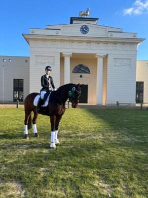 Lina Lange und Longchamp_Hallen-Landeschampionat-Dressur 2025