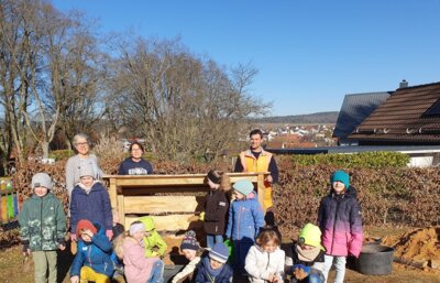 Projekttag Wildbienen und Honigbienen im Schulhhaus Wollbach