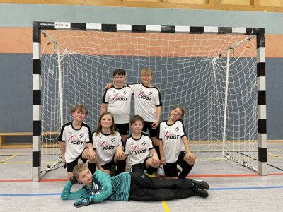 E-Junioren mit neuen Trikots ausgestattet (Bild vergrößern)