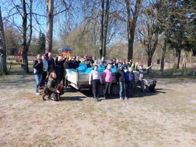 Müllsammelaktion in Leussow