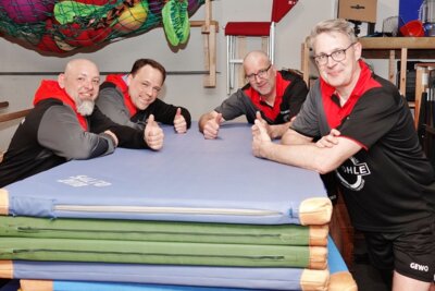 Foto zur Meldung: Höhenflug hält an: SVS-Tischtennis-Team siegt und steht im Pokal-Halbfinale