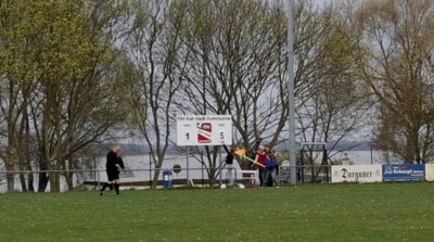 TuS Neukalen gewinnt in Kummerow (Bild vergr&ouml;&szlig;ern)
