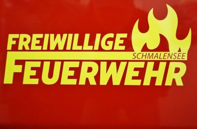 Foto zur Meldung: Es ist rot, hat Räder und Blaulicht – Die Feuerwehr Schmalensee hat aufgerüstet