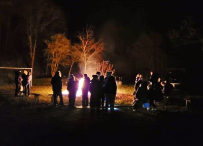 Foto zur Meldung: Osterfeuer war hilfreich gegen Kälte