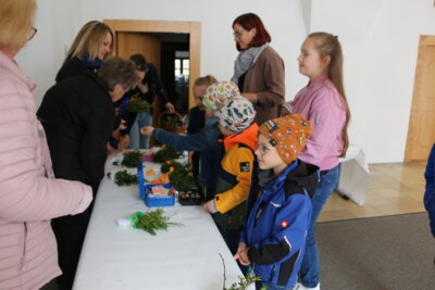 Meldung: Kidergartenkinder bastelten und verkauften Palmbüschl