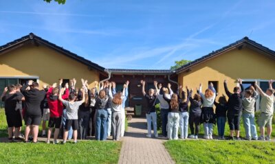 Die 7er freuen sich über ihre Finn-Hütte