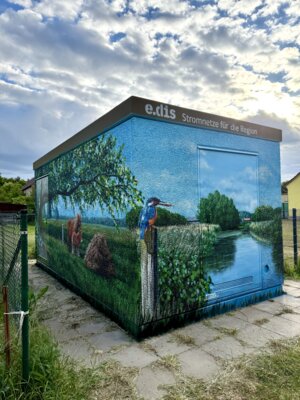 Kunst trifft Natur – Die Trafostation in Tramnitz erstrahlt in neuem Glanz