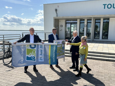 Foto zur Meldung: Auf den Sattel, fertig, los! – Landrat lädt am 21. Juni zur „Tour de OSL“ durch das Lausitzer Seenland ein