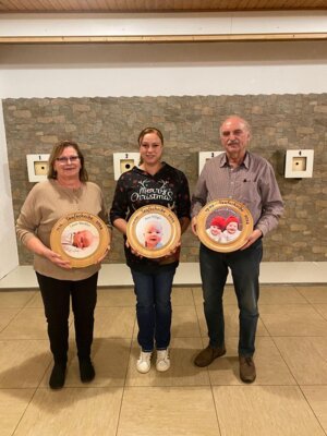 Auf dem Bild von links nach rechts: Ingrid Meckler, Nadja Meckler, Franz Hasenmüller (Bild vergr&ouml;&szlig;ern)