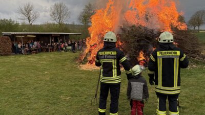 Osterfeuer der Freiwilligen Feuerwehr in Brunsen