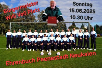 TuS Neukalen I trägt sich ins Ehrenbuch ein (Bild vergrößern)