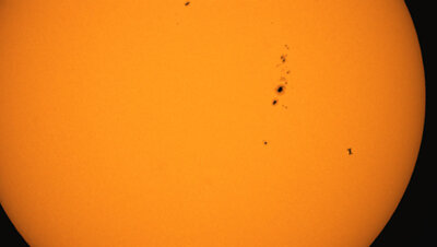 Die ISS vor der Sonne am Morgen des 18.06.2025