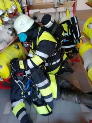Atemschutz Notfalltraining (Bild vergrößern)