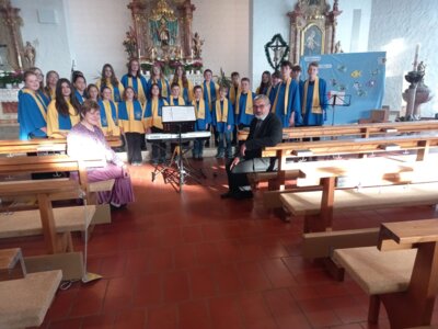 Musikalischer Gottesdienst mit dem Raudnitzer Kirchenchor (Bild vergrößern)