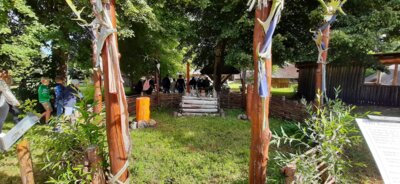 Bei bestem Wandertagswetter erfuhren unsere Drittklässler viel über das Leben und Wirken in einem Slawendorf.