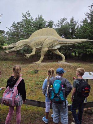 Die Dinosaurier sind ausgestorben, aber im Tier- und Dinopark Germendorf konnten 3 Klassen unserer Schule sie dennoch besichtigen.