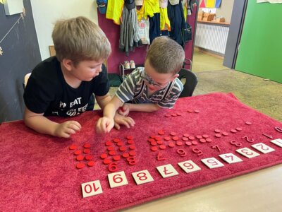 Inklusive Bildung mit Herz: Montessori-Material für Grundschulkinder gespendet