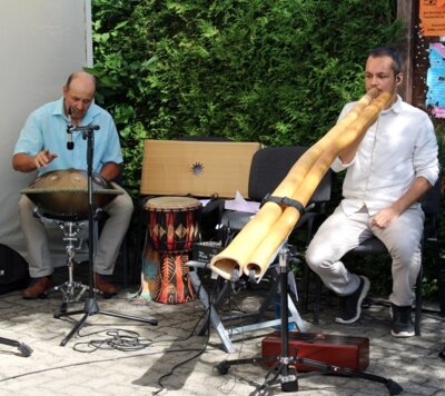 KA-Didgeridoo in Lauterbach mit Vincent Bartl (rechts) und Michael Heindl am Handpan. Foto Gisela König