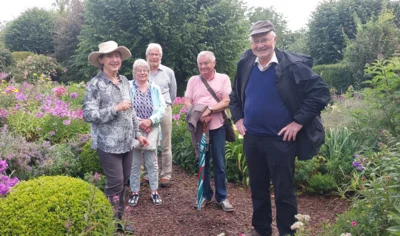 Foto zur Meldung: Duftender Phlox dominierte den Staudengarten: Besuch bei Marianne und Detlef Lüdke im Eiskeller Spandau