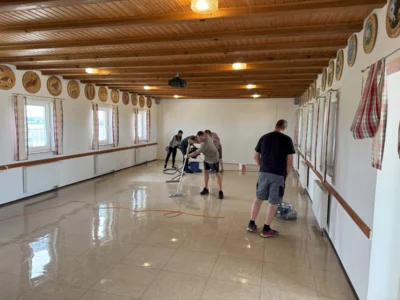 Neuer Glanz im Saal – Boden im Vereinsheim umfassend erneuert