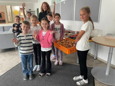 Picknick am Pausenhof (Bild vergr&ouml;&szlig;ern)