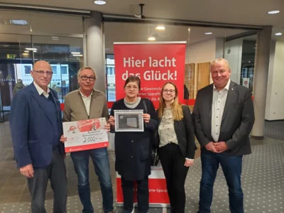 Heimatverein bekommt Scheck von der PS-Lotterie (Bild vergr&ouml;&szlig;ern)