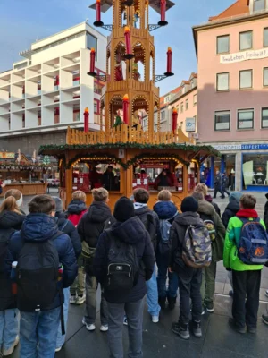 Theaterausflug nach Würzburg der 6. Klassen (Bild vergr&ouml;&szlig;ern)
