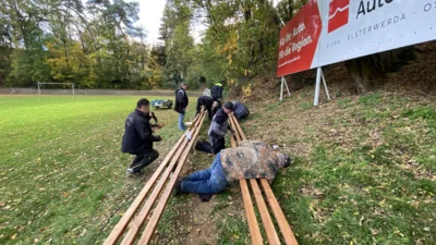 Arbeitseinsatz am Sportplatz – Vereinsübergreifende Aktion ein voller Erfolg (Bild vergr&ouml;&szlig;ern)