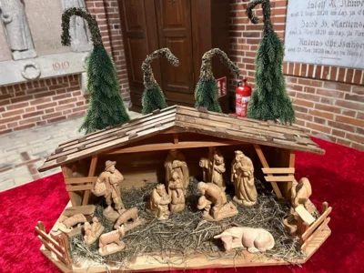 Weihnachtskrippe in der Emmelsbüller Kirche (Bild vergr&ouml;&szlig;ern)